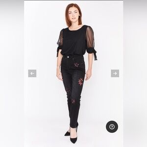 Frank Lyman Designs Embroidered Flower Jeans Style 233886u Size Small